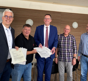 Dominik Gieler, Rüdiger Fuhrmann (BM Altenahr), Ebling, Frank Heuser (Wiederaufbaubeauftragter der VG-Verwaltung Altenahr), Thomas Weimer, Leiter Verbindungsbüro der Landesregierung im Ahrtal.