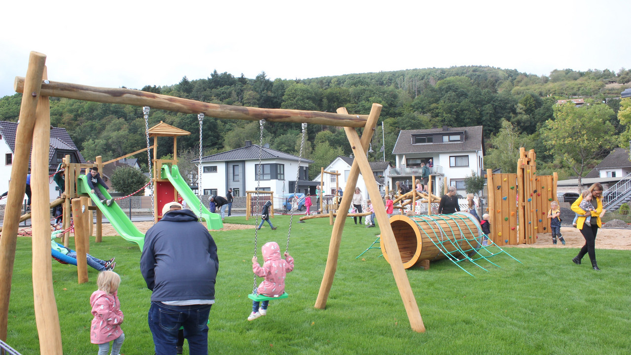 Mitten im Dorf wurde der neue Spielplatz angelegt, der sich großen Zuspruchs erfreut. 