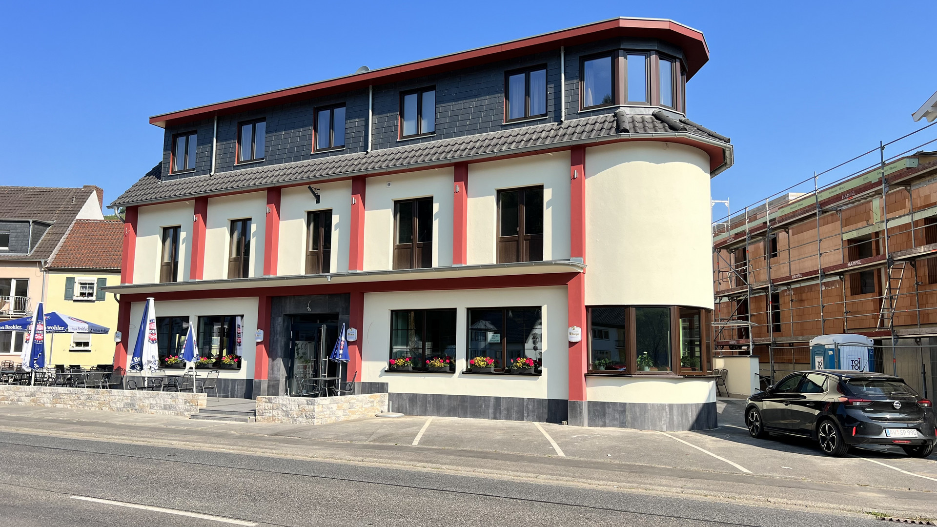 15. Juni 2023: Das Hotel Rebstock in Dernau nach dem vollendeten Umbau beziehungsweise nach der veränderten Renovierung.